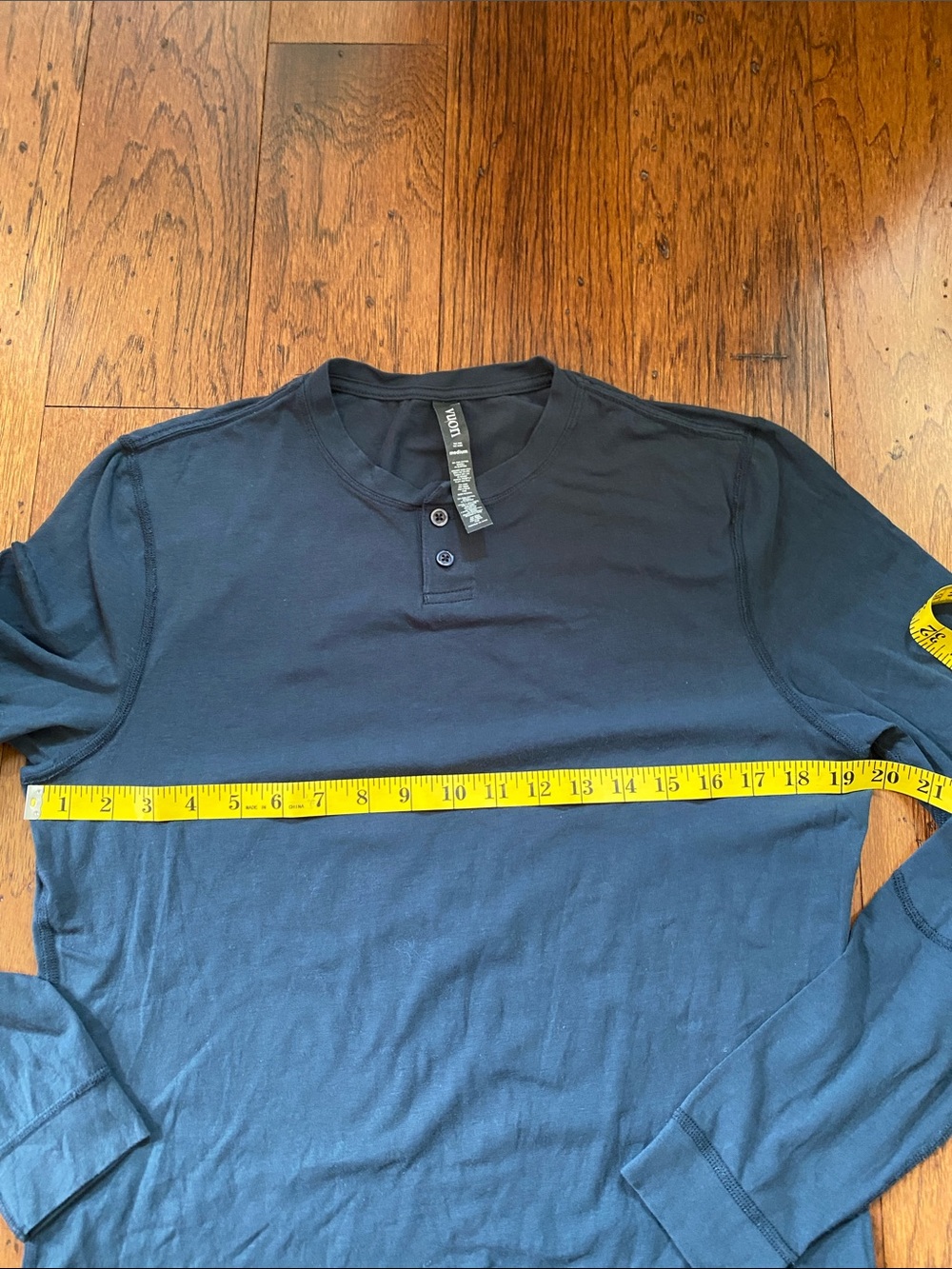Vuori Men’s 2 button Henley -medium - Picture 5 of 8